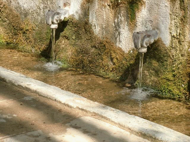 Twee van de zeven bronnen bij St Julia de Vilatorta